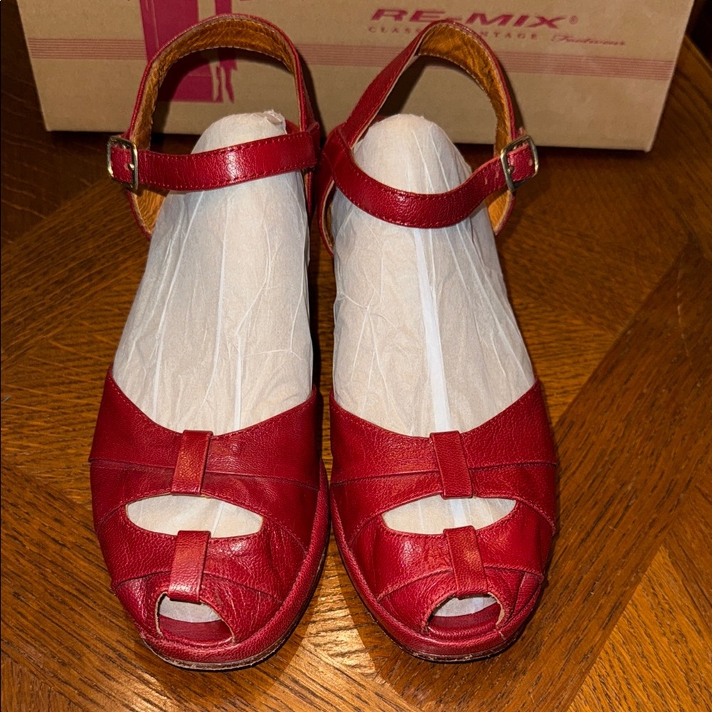 Remix vintage red leather sandals